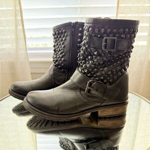 Steve Madden Women’s Black Leather Studded Boots